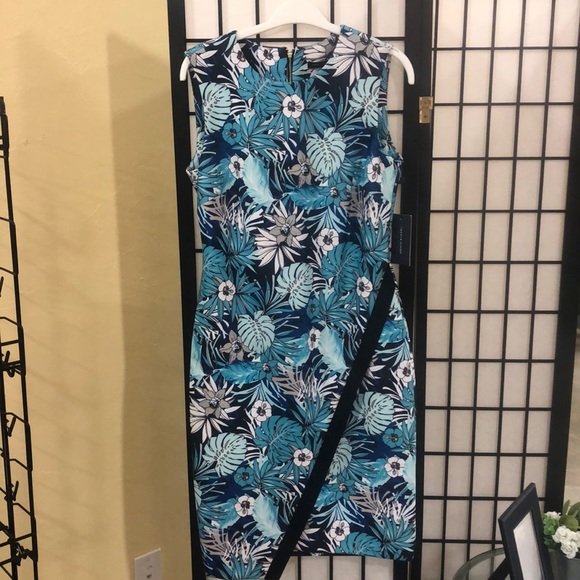 BNWT Tommy Hilfiger Floral Dress - Picture 1 of 6